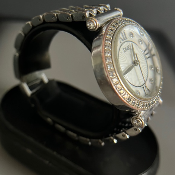 DMQ SilverTone Pave Bezel Round Dial Bling Ladies Watch - Picture 10 of 16